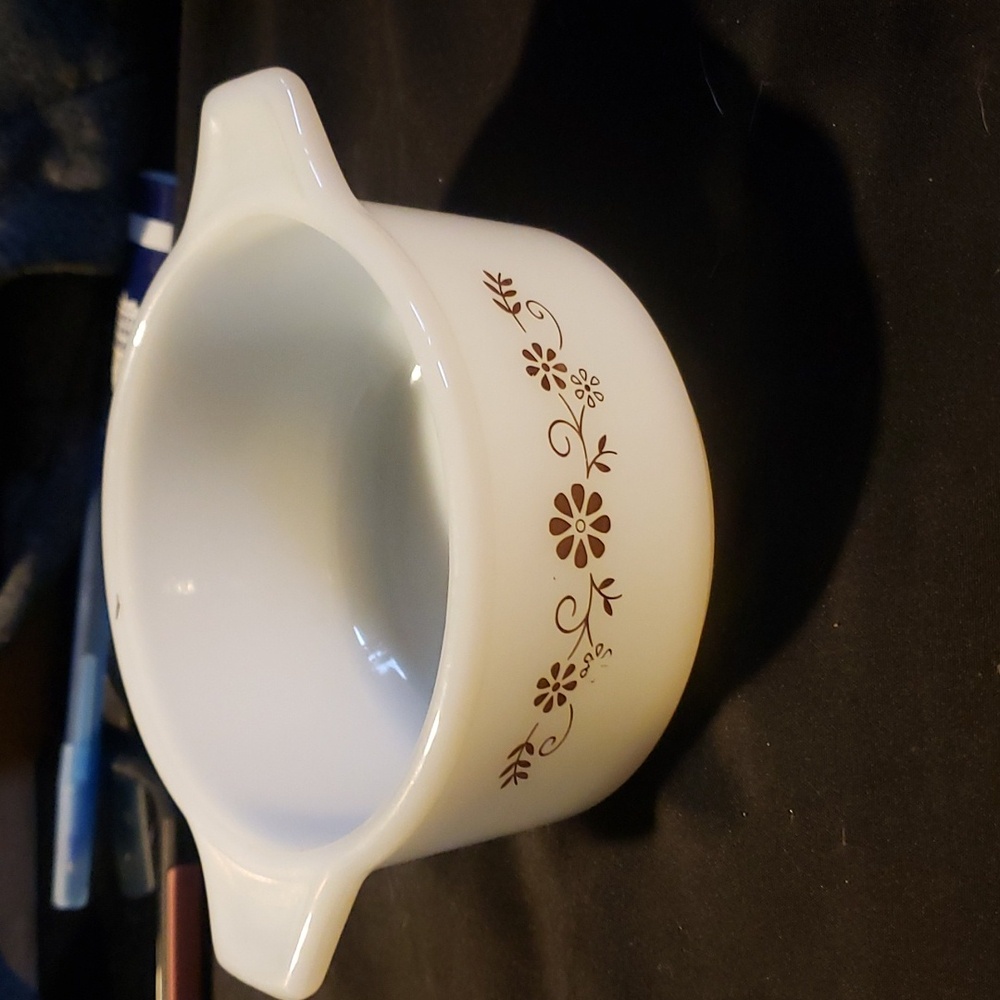 Vintage Pyrex Pyr-o-rey Dynaware bowl w/handles